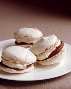 Безе с каштанами и лесным орехом