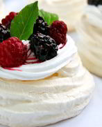 Безе с ягодами