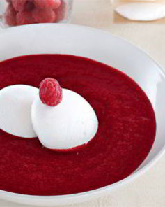 Суп из малины с безе