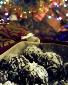 Мятно-кокосовые шоколадные конфеты с вяленой вишней