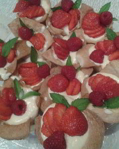 Корзиночки из слоеного теста и кремом из манго