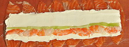 рулетики из семги с крем-сыром. Шаг 4