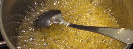 слоеные корзиночки с кремом и карамелью. Шаг 13