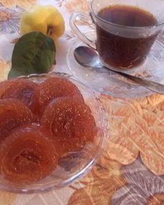 Яблочный мармеладный рулет