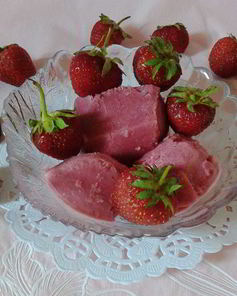 Домашнее мороженое из ягод и йогурта