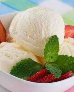 Натуральное ванильное мороженое