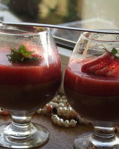 Шоколадный мусс с клубникой