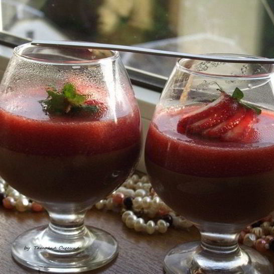 Рецепт шоколадного мусса с клубникой