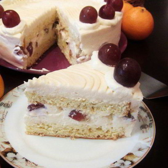 Рецепт торта-мусса из апельсинового бисквита, винного крем-мусса и розового винограда