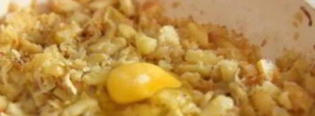 пасхальная курочка из окорочков с яблочками. Шаг 6