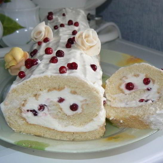 Рецепт рулета с суфле и брусникой