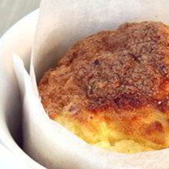 Рецепт сырного суфле с ветчиной в бумажном воротнике