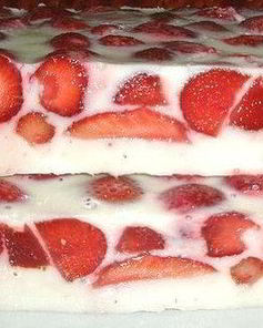 Заливной десерт Клубника под снегом