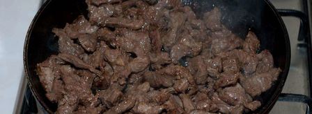 азу с солеными огурцами и с картошкой. Шаг 9