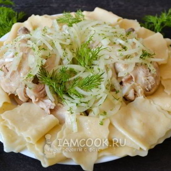 Рецепт бешбармака из целой курицы с маринованным луком
