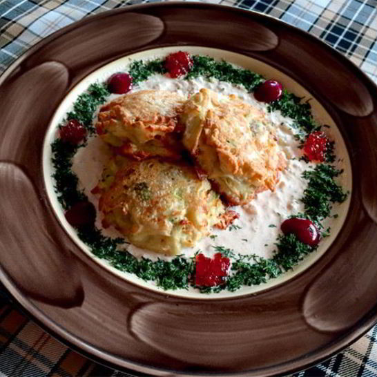 Рецепт драников с лососем и брокколи