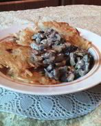 Драники с сливочно-грибным соусом