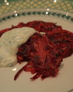 Картофельно-свекольные драники с сыром бри