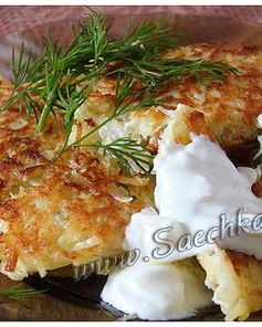 Картофельные драники с сыром и шпикачками