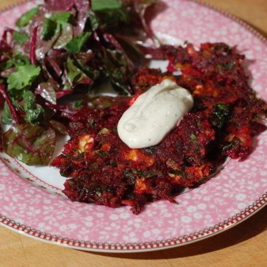 Рецепт свекольных драников с брынзой