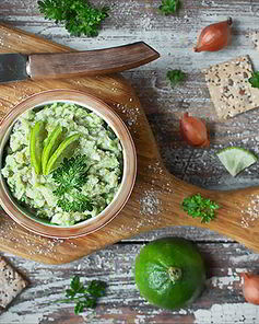 Форшмак с зеленым яблоком, протертым через чеснок