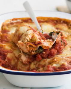 Блины-каннеллони с фрикадельками, шпинатом и сыром