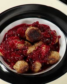 Фрикадельки с брусничным соусом