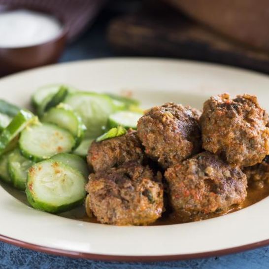 Рецепт фрикаделек с огуречным салатом