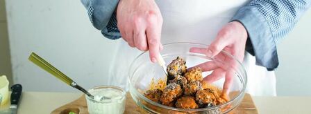 фрикадельки с огуречным салатом. Шаг 5