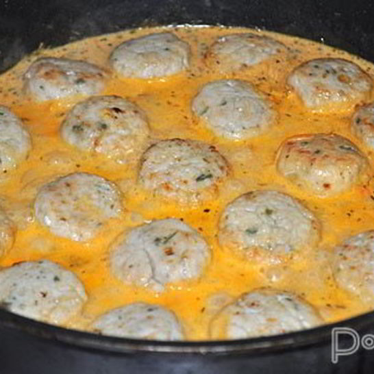 Рецепт куриных фрикаделек в томатно-сметанном соусе