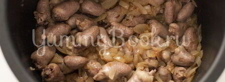 картофель с куриными сердечками в мультиварке. Шаг 3