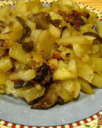 Картофель с лесными грибами и луком