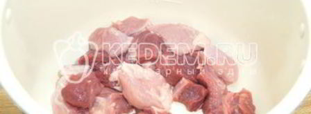 картофель с мясом в мультиварке. Шаг 4