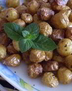 Мелкий картофель с чесноком