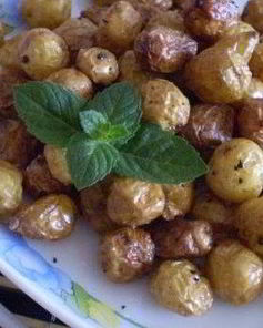 Мелкий картофель с чесноком