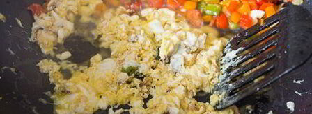 жареный рис с курицей и сладким перцем. Шаг 7