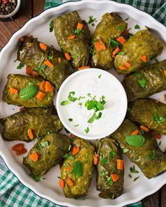 Долма с мясом в виноградных листьях