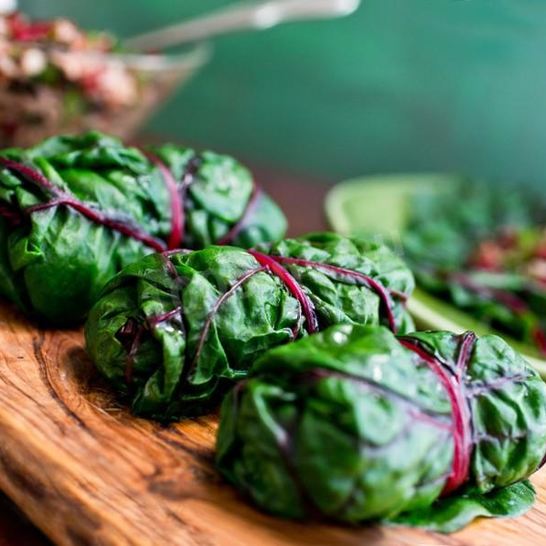 Рецепт голубцов из мангольда с креветками и рисом на пару