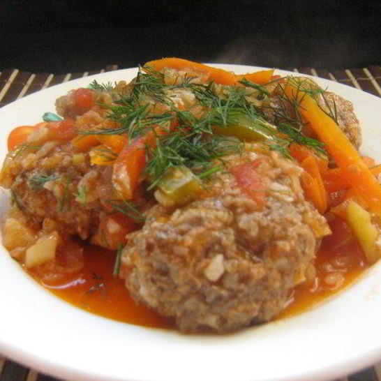 Рецепт голубцов ленивых паровых под овощным соусом