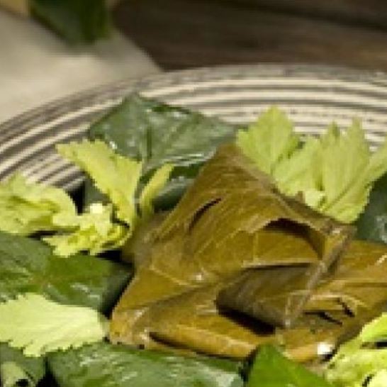 Рецепт голубцов с творогом в виноградных листьях