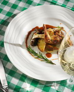 Белые грибы с жареной перепелкой