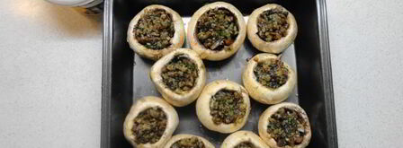 фаршированные шампиньоны запеченные с сыром в духовке. Шаг 4