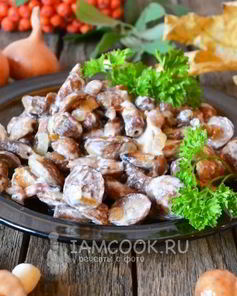 Маслята жареные в сметане