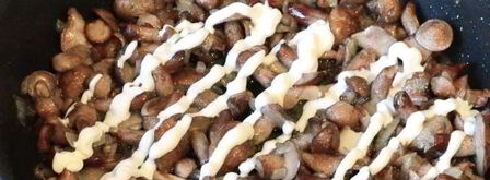 маслята жареные в сметане. Шаг 9