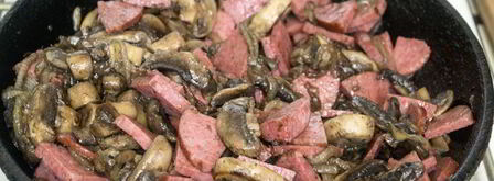 шампиньоны с колбасой. Шаг 4