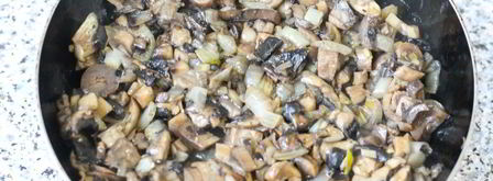 шампиньоны с курицей и сыром. Шаг 3