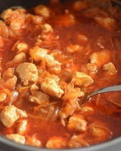 Гуляш из куриной грудки с болгарским перцем