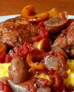 Гуляш из курицы с грибами