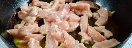 гуляш из курицы со сметаной. Шаг 3