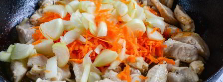 гуляш из курицы со сметаной. Шаг 5